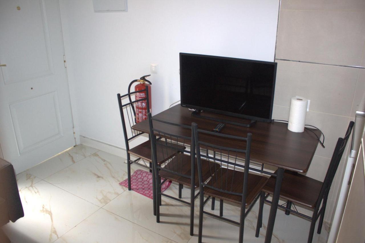Room In Apartment - Habitacion Multiple 04 Carpetana มาดริด ภายนอก รูปภาพ